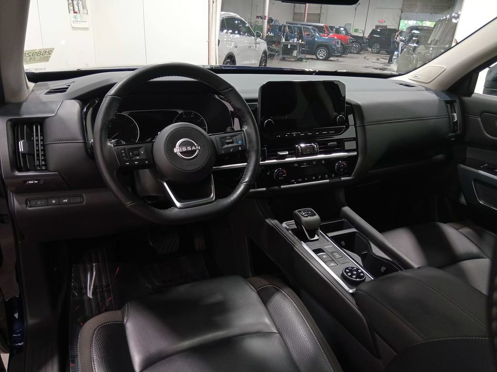 Used 2024 Nissan Pathfinder SL w/ SL Premium Package AWD/4WD image 16