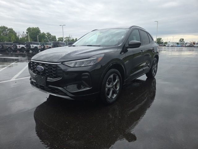 Certified 2024 Ford Escape ST-Line AWD/4WD image 2