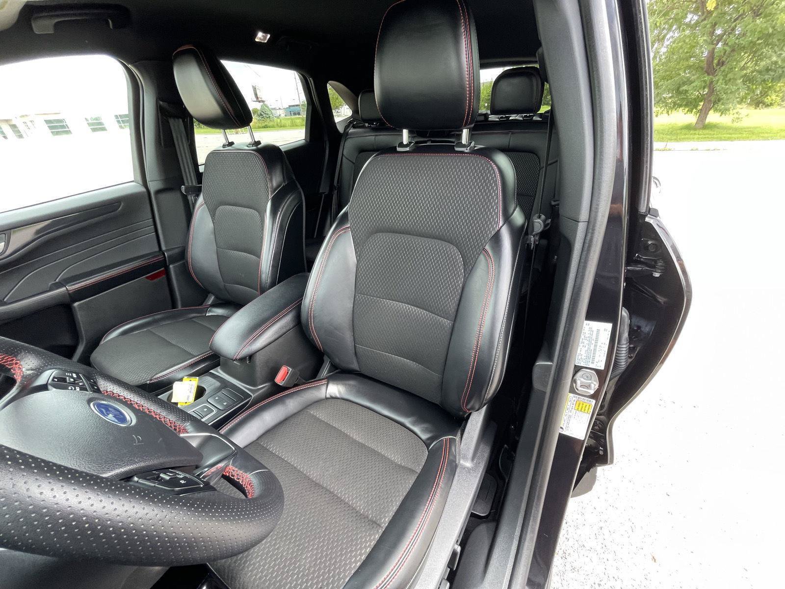 Certified 2025 Ford Escape ST-Line Select AWD/4WD image 18