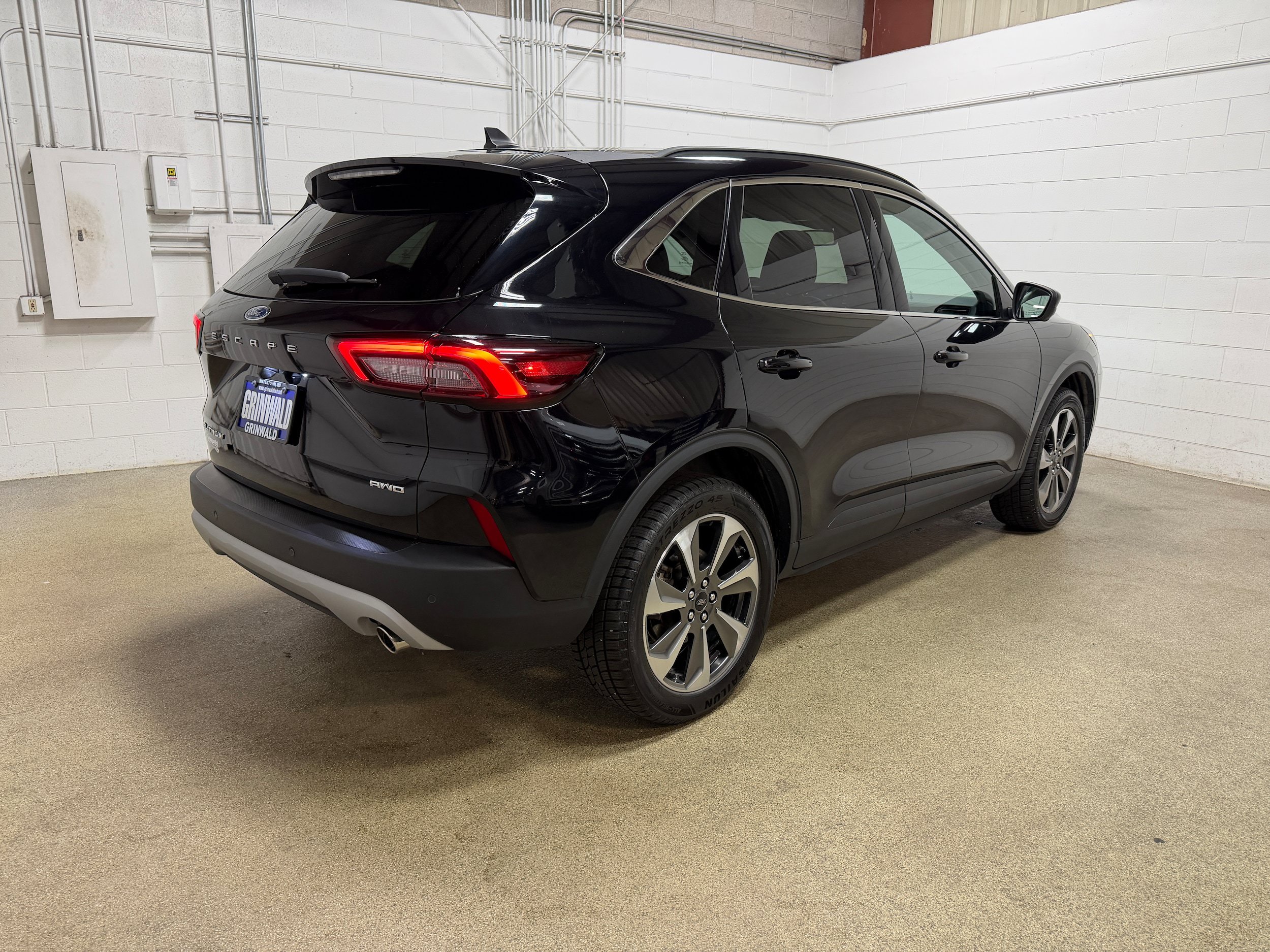 Certified 2024 Ford Escape Platinum AWD/4WD image 9
