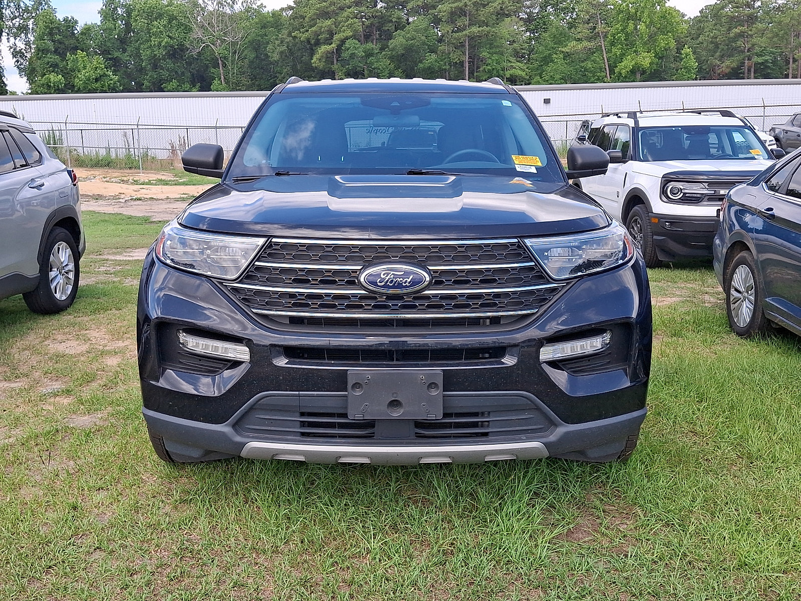 Certified 2022 Ford Explorer XLT w/ Equipment Group 202A AWD/4WD image 2