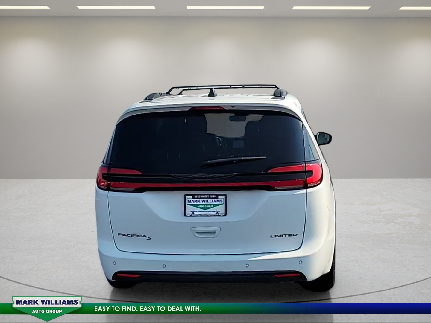 Used 2025 Chrysler Pacifica Limited FWD image 7