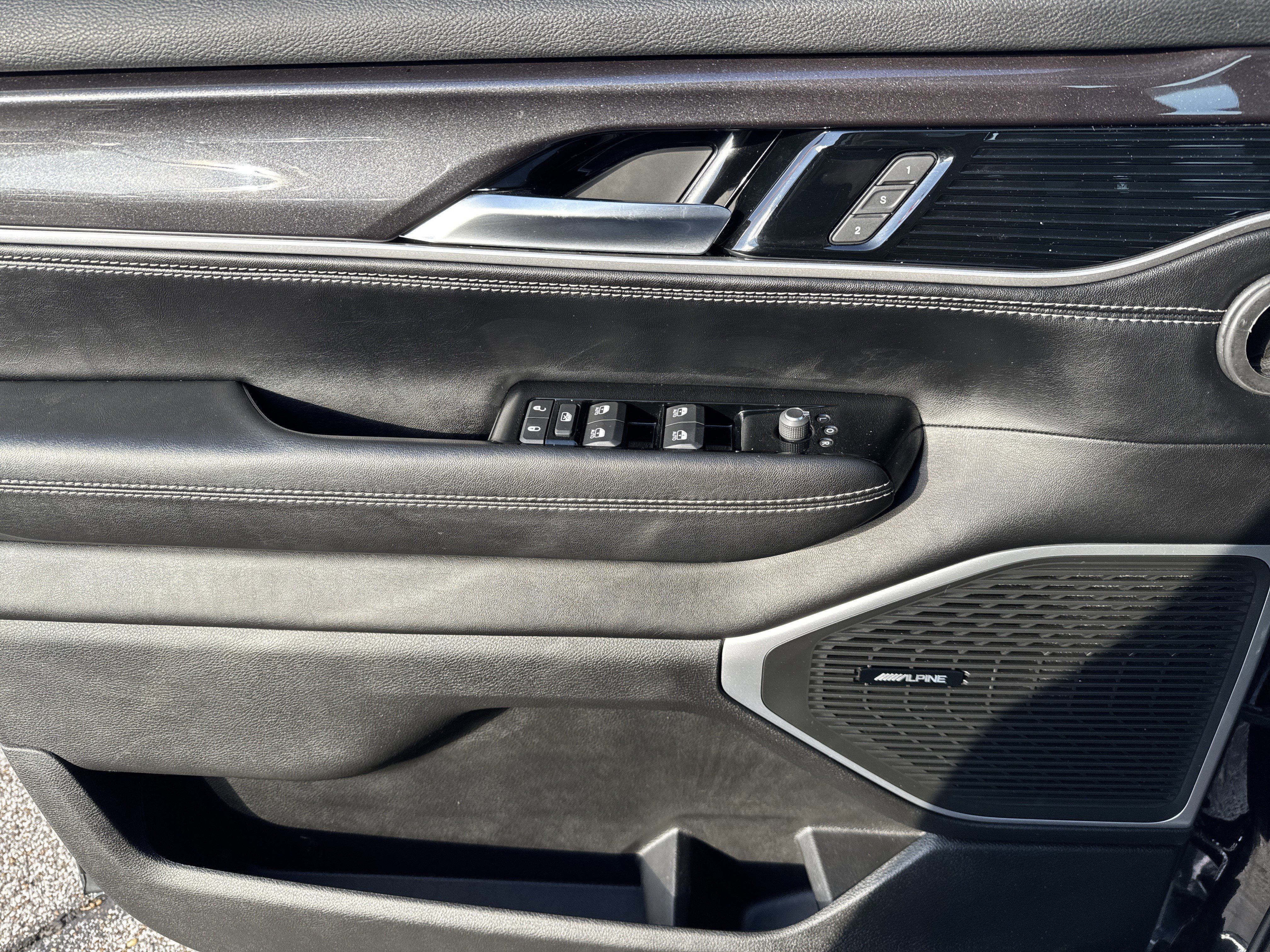 Used 2023 Jeep Wagoneer BASE w/ Premium Group I image 14