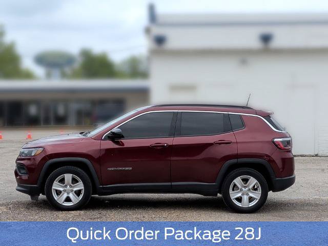 Used 2022 Jeep Compass Latitude w/ Convenience Group FWD image 2