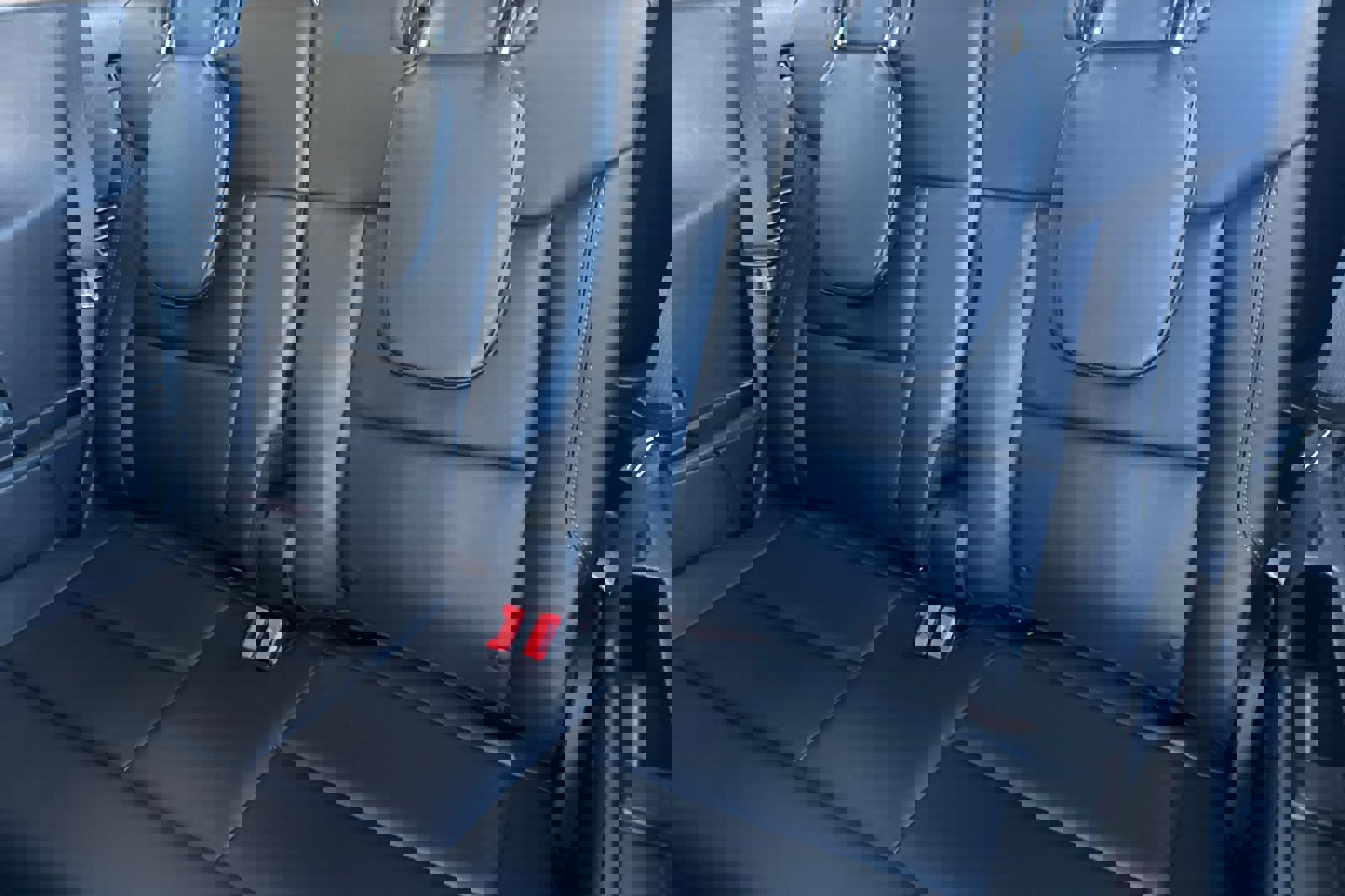 Certified 2022 Ford Explorer XLT w/ Equipment Group 202A image 16