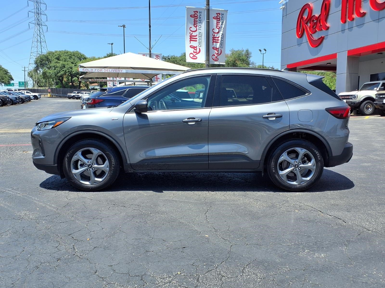 Certified 2025 Ford Escape ST-Line Select AWD/4WD image 9