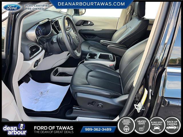 Used 2024 Chrysler Pacifica Touring-L FWD image 2