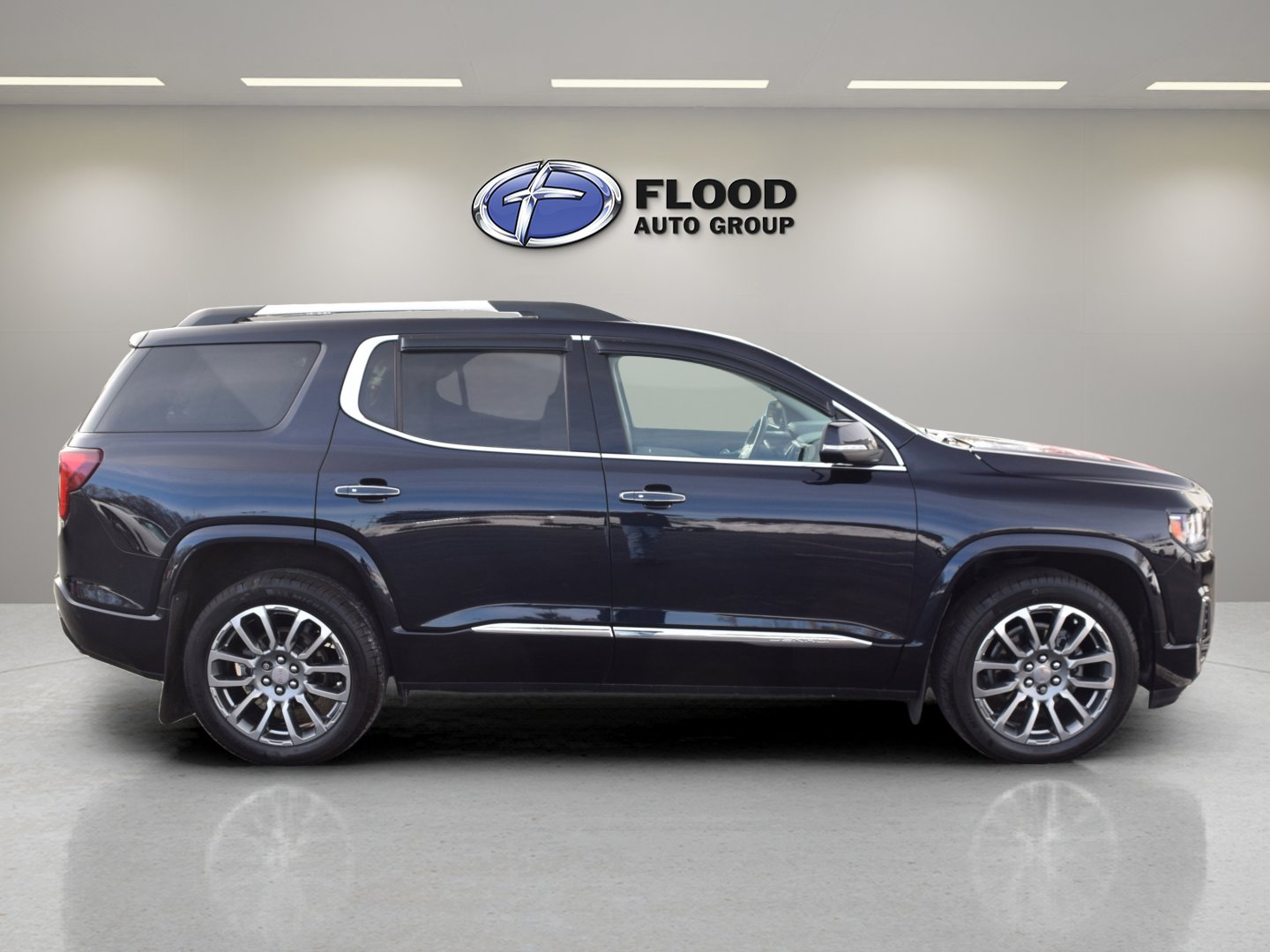 Used 2021 GMC Acadia Denali w/ Denali Ultimate Package image 3