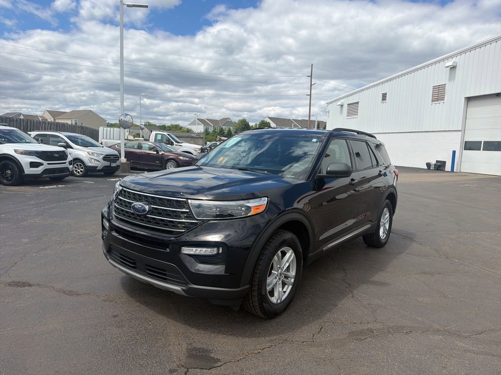 Certified 2022 Ford Explorer XLT w/ Equipment Group 202A AWD/4WD image 4