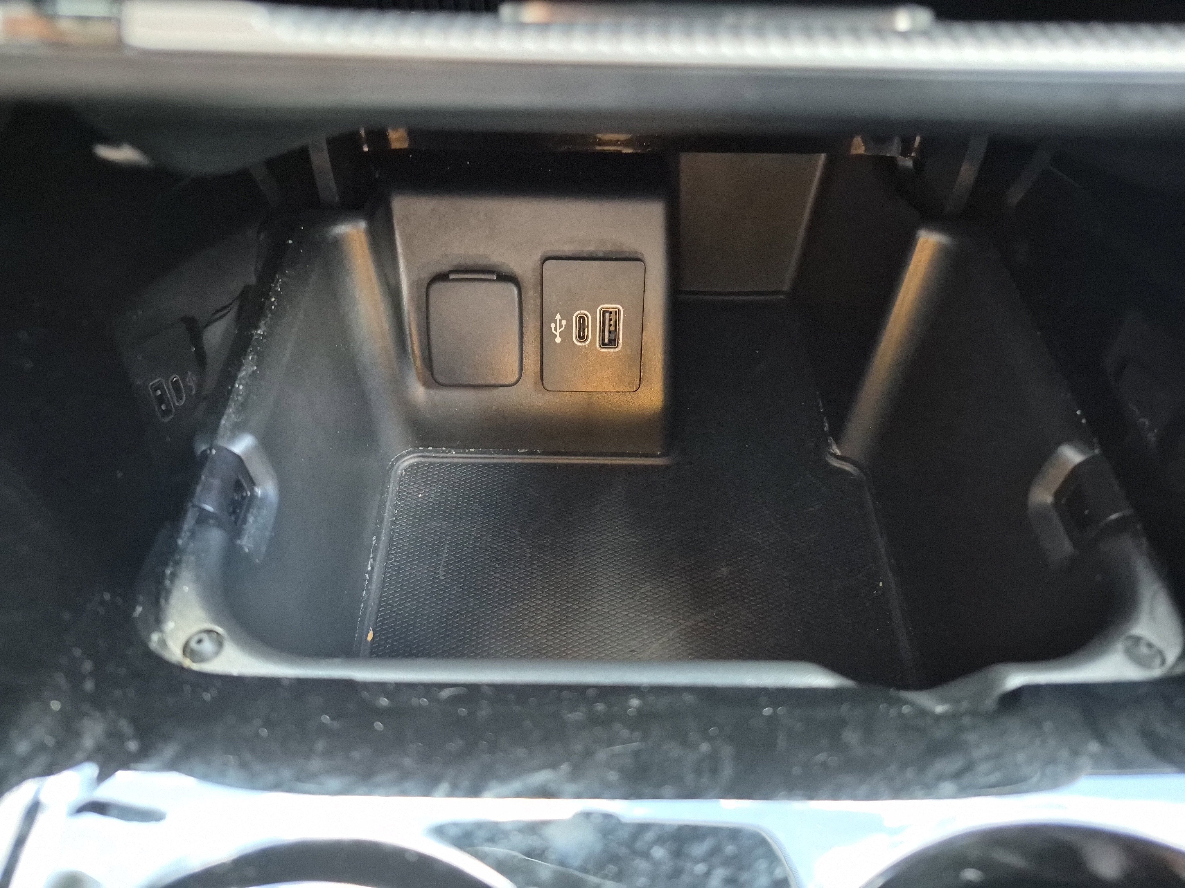 Certified 2025 Ford Explorer Platinum image 32