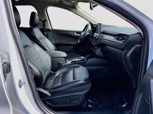 Certified 2020 Ford Escape Titanium AWD/4WD image 32