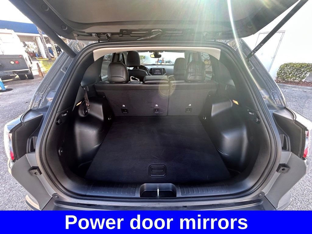 Used 2020 Jeep Cherokee Latitude Plus w/ Comfort/Convenience Group AWD/4WD image 33