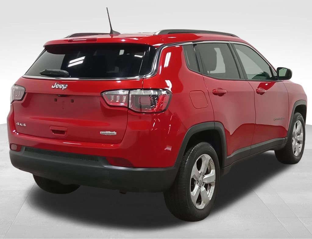 Used 2018 Jeep Compass Latitude w/ Popular Equipment Group AWD/4WD image 3