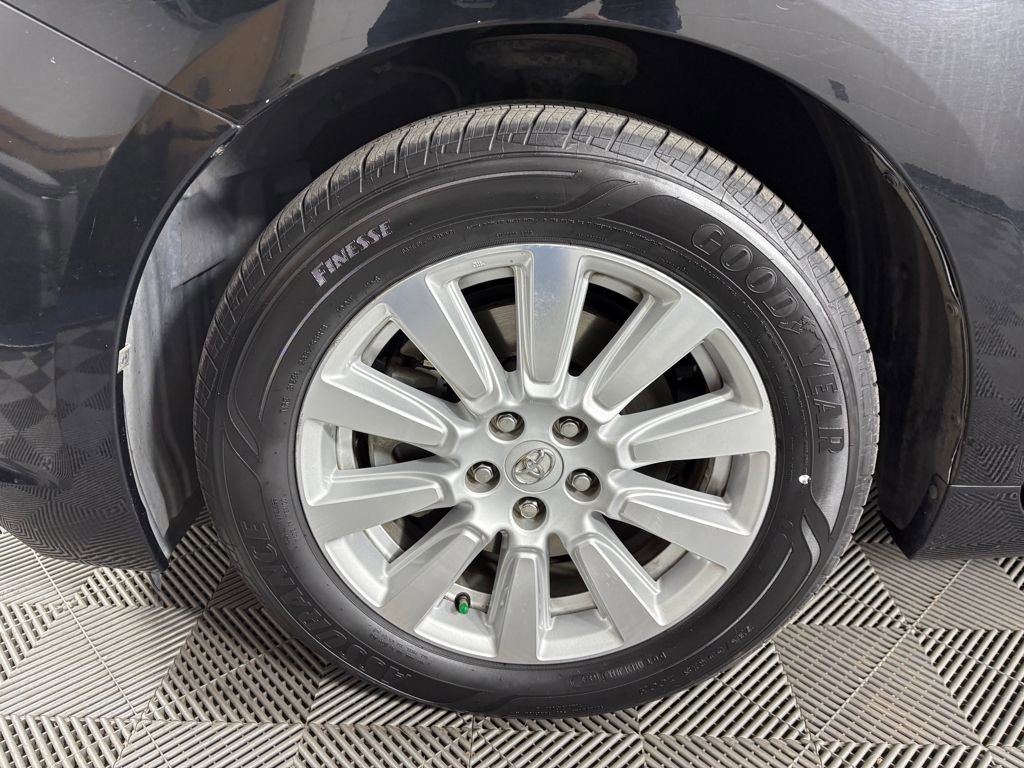 Used 2017 Toyota Sienna AWD image 11