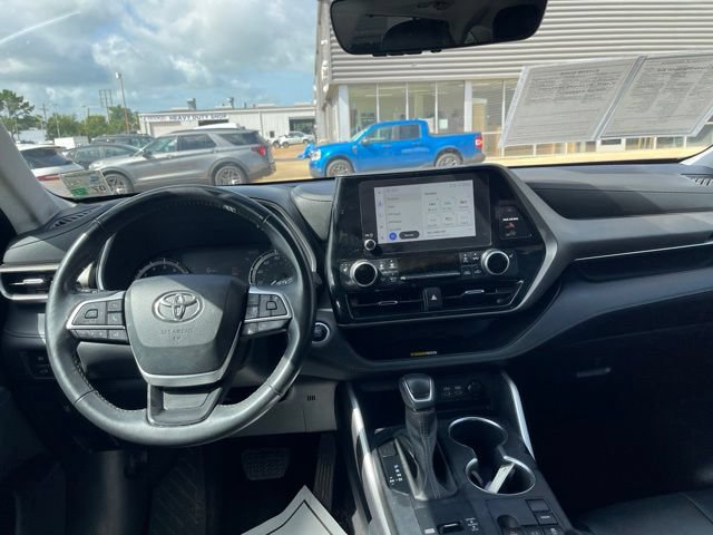 Used 2023 Toyota Highlander XLE FWD image 26