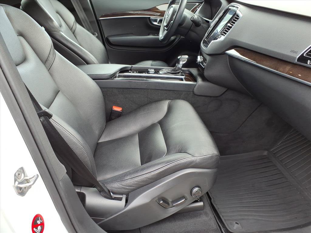 Used 2018 Volvo XC90 T6 Momentum w/ Momentum Plus Package image 9