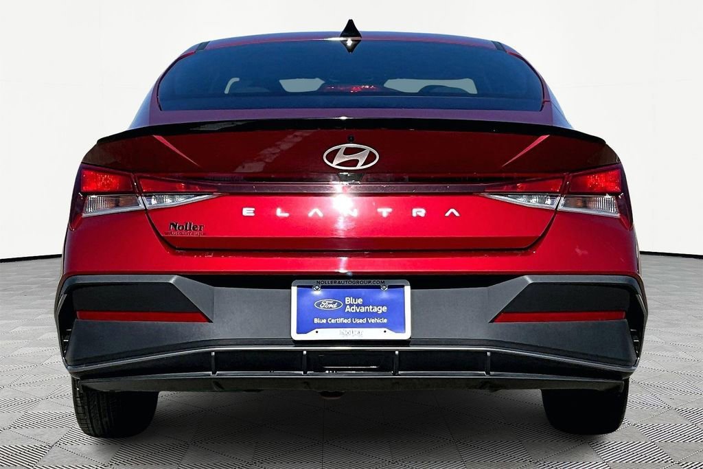 Used 2025 Hyundai Elantra Sport image 3