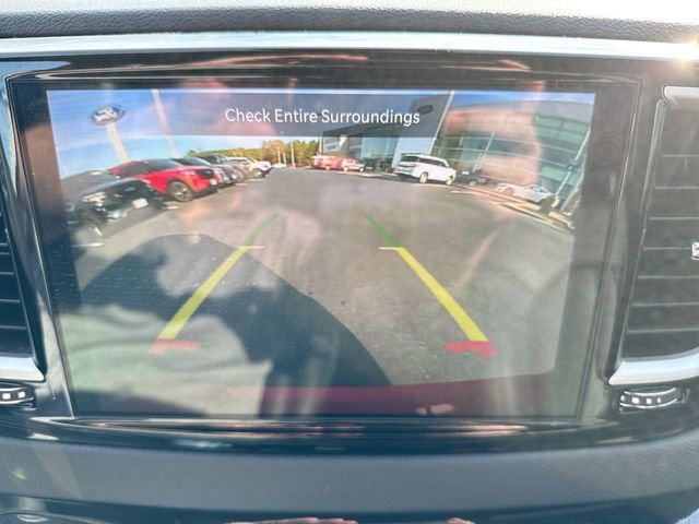 Used 2025 Chrysler Pacifica Select image 18
