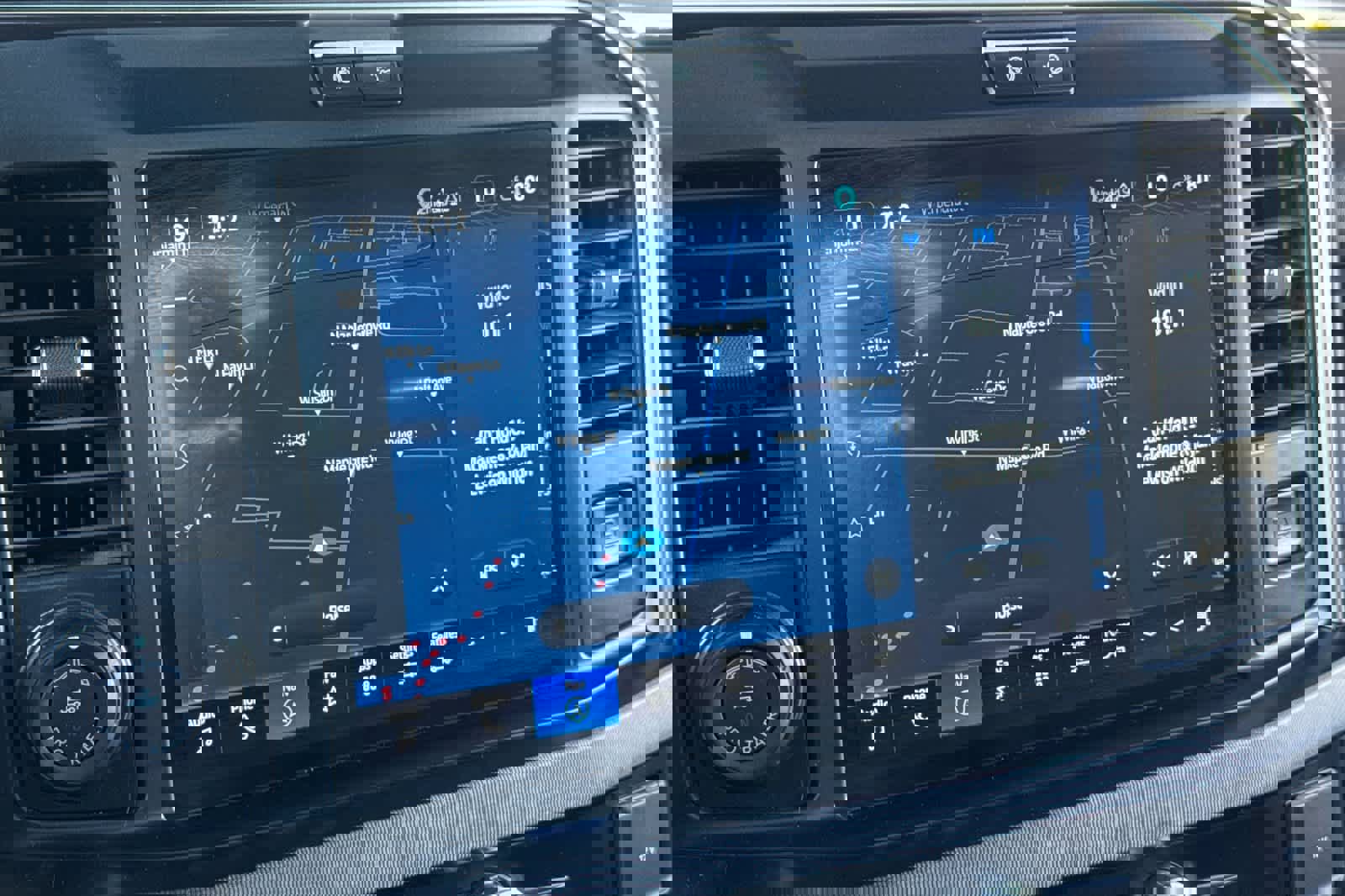 Certified 2025 Ford F350 Platinum w/ Tremor Off-Road Package image 18