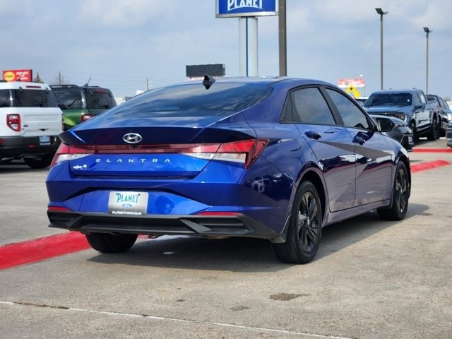 Used 2023 Hyundai Elantra SEL image 3
