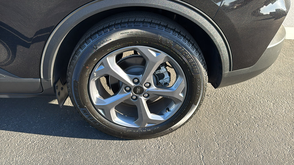 Certified 2025 Ford Escape ST-Line FWD image 9