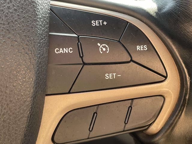 Used 2017 Jeep Grand Cherokee Laredo AWD/4WD image 19
