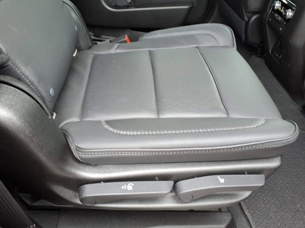 Used 2021 GMC Yukon Denali w/ Denali Premium Package image 23