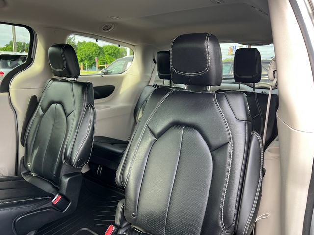 Used 2022 Chrysler Pacifica Touring-L FWD image 27