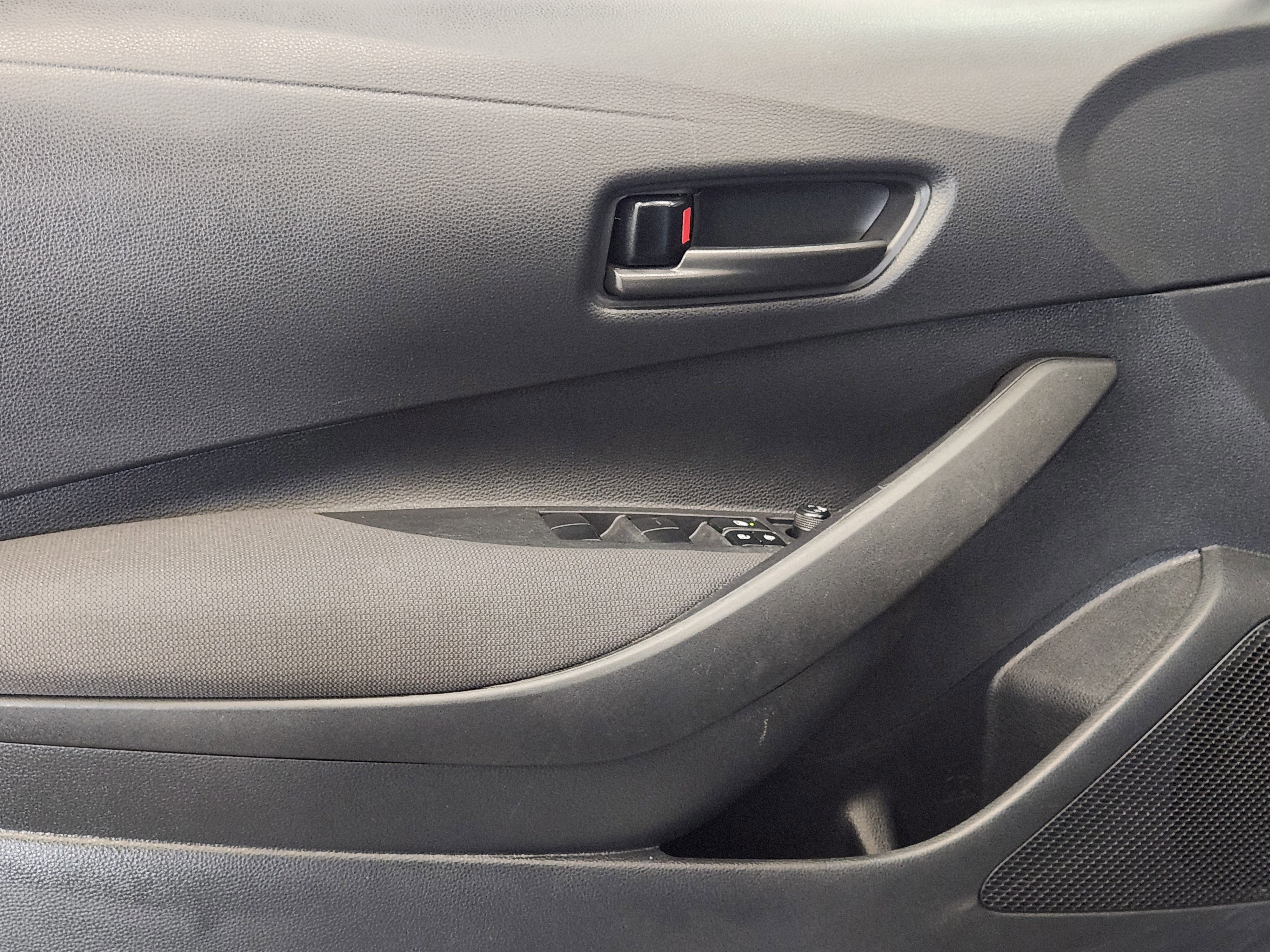 Used 2025 Toyota Corolla LE image 24