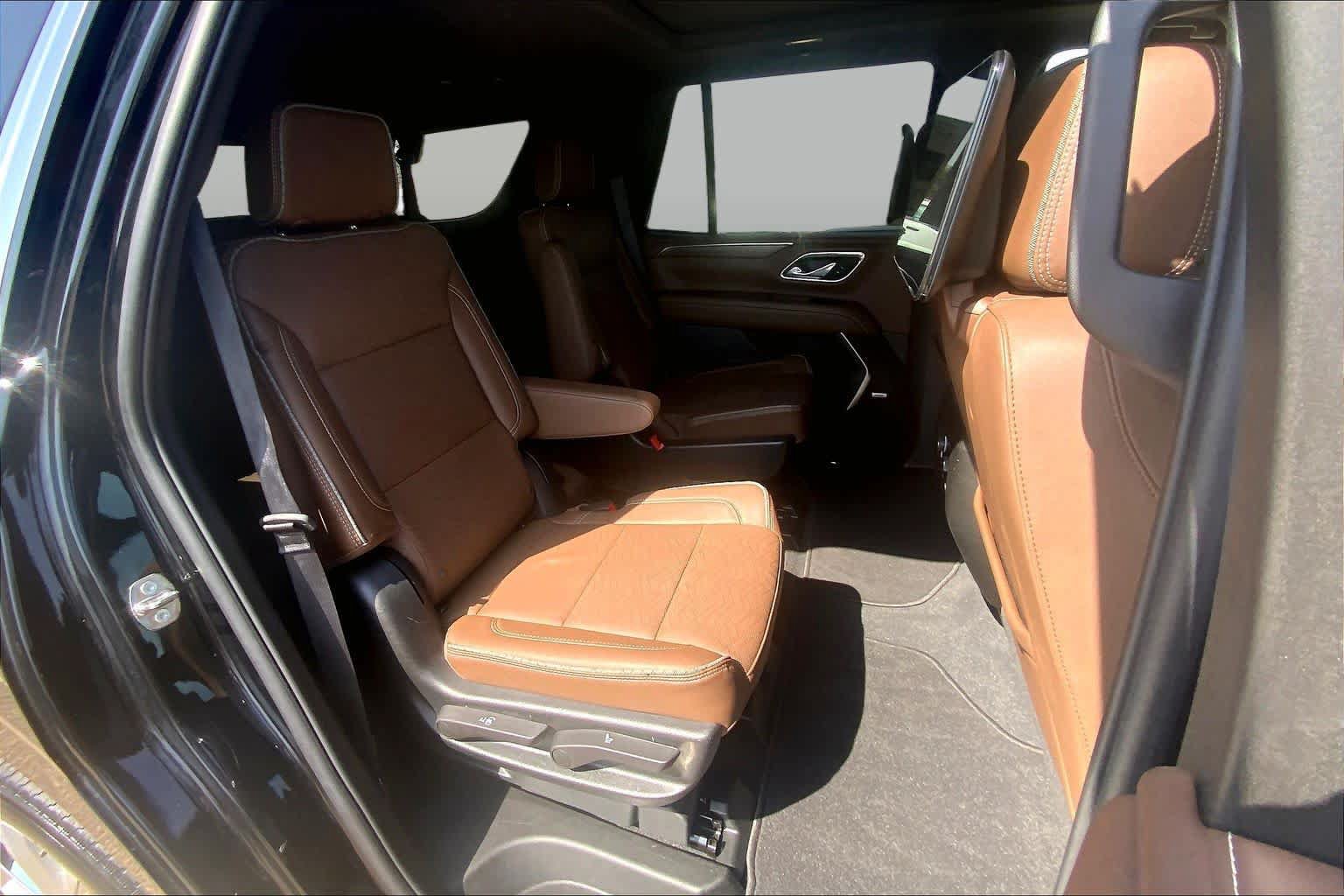 Used 2023 Chevrolet Tahoe High Country w/ Premium Package 2 AWD/4WD image 20
