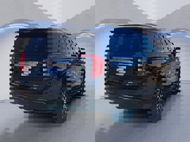 Used 2023 GMC Yukon AT4 w/ AT4 Premium Package image 5