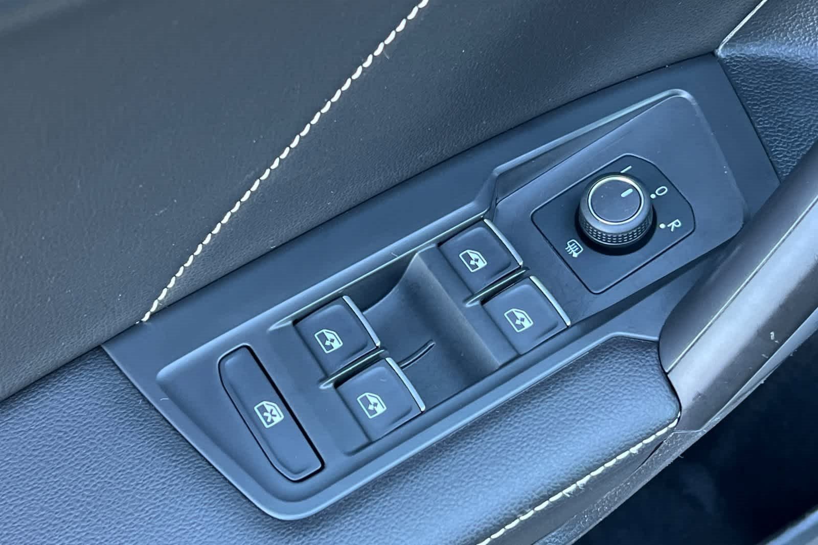 Used 2022 Volkswagen Tiguan SE image 14