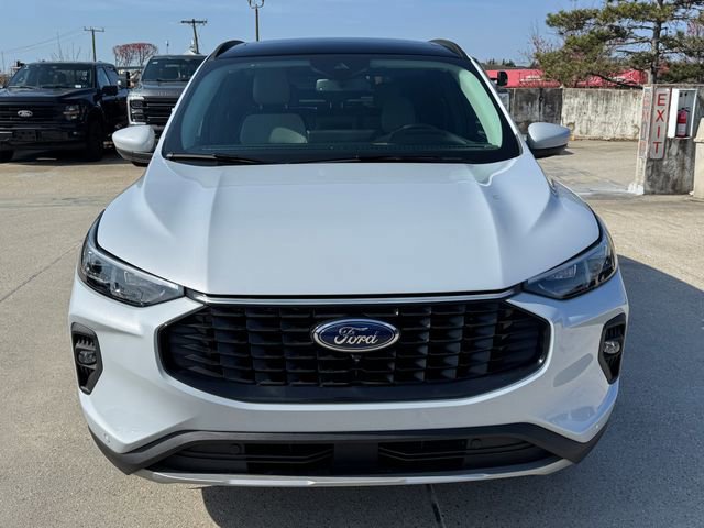 Certified 2025 Ford Escape Platinum w/ Premium Technology Package image 9