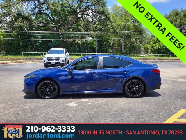 Used 2025 Toyota Camry SE w/ Convenience Package FWD image 2
