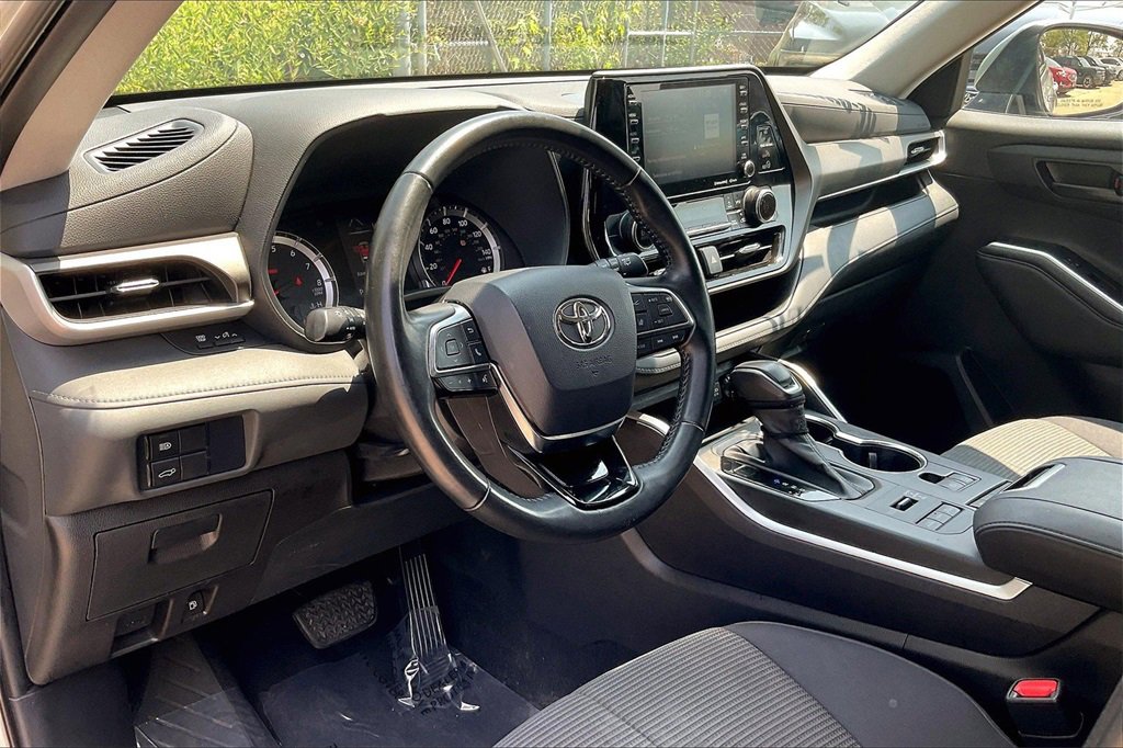 Used 2021 Toyota Highlander LE image 14