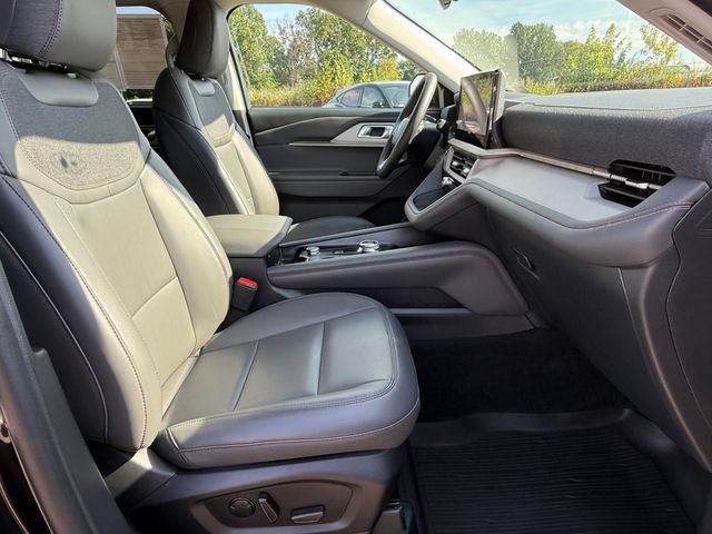 Certified 2025 Ford Explorer Active w/ Active Comfort Package AWD/4WD image 25