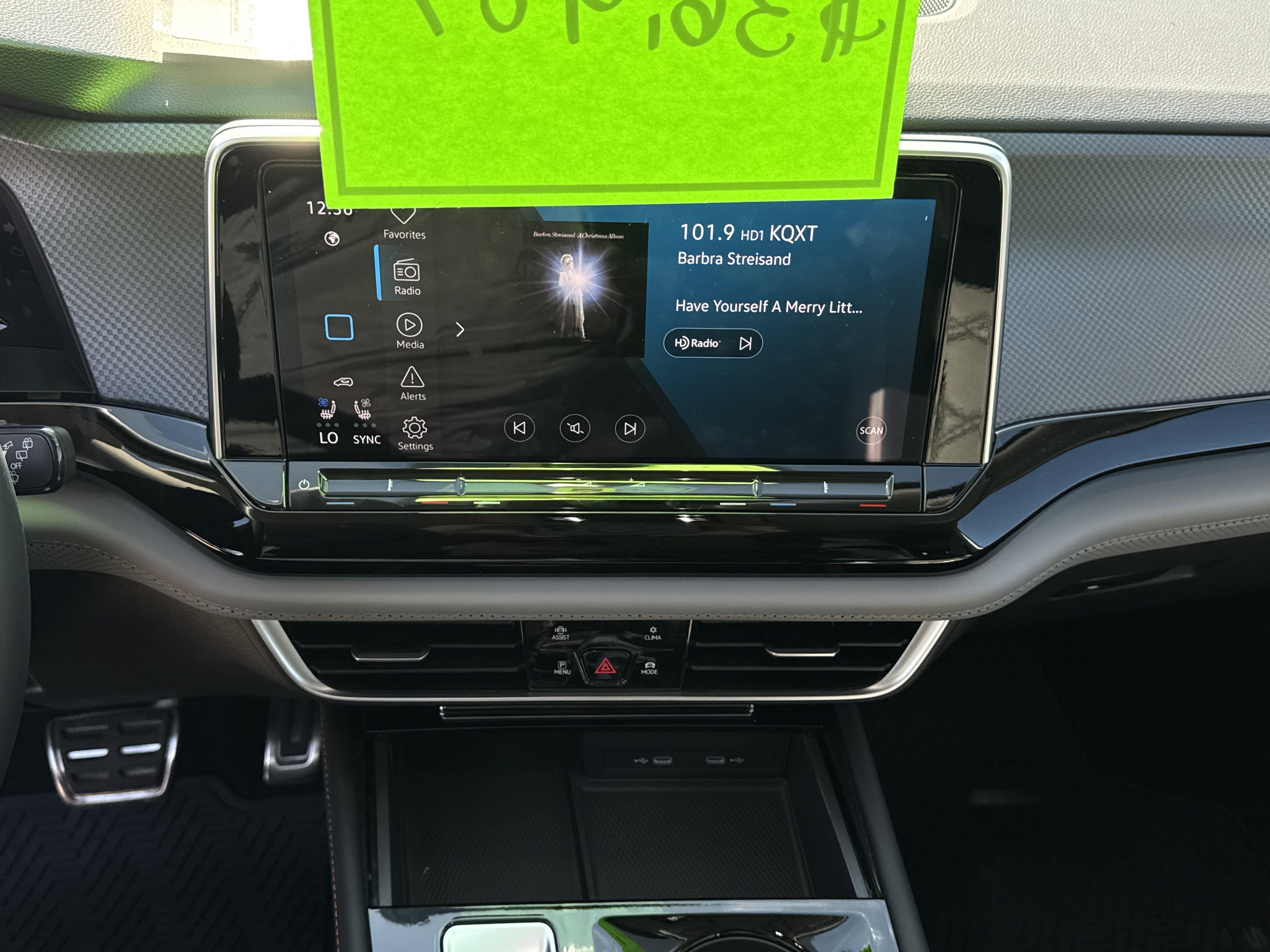 Used 2024 Volkswagen Atlas Peak Edition SE image 23