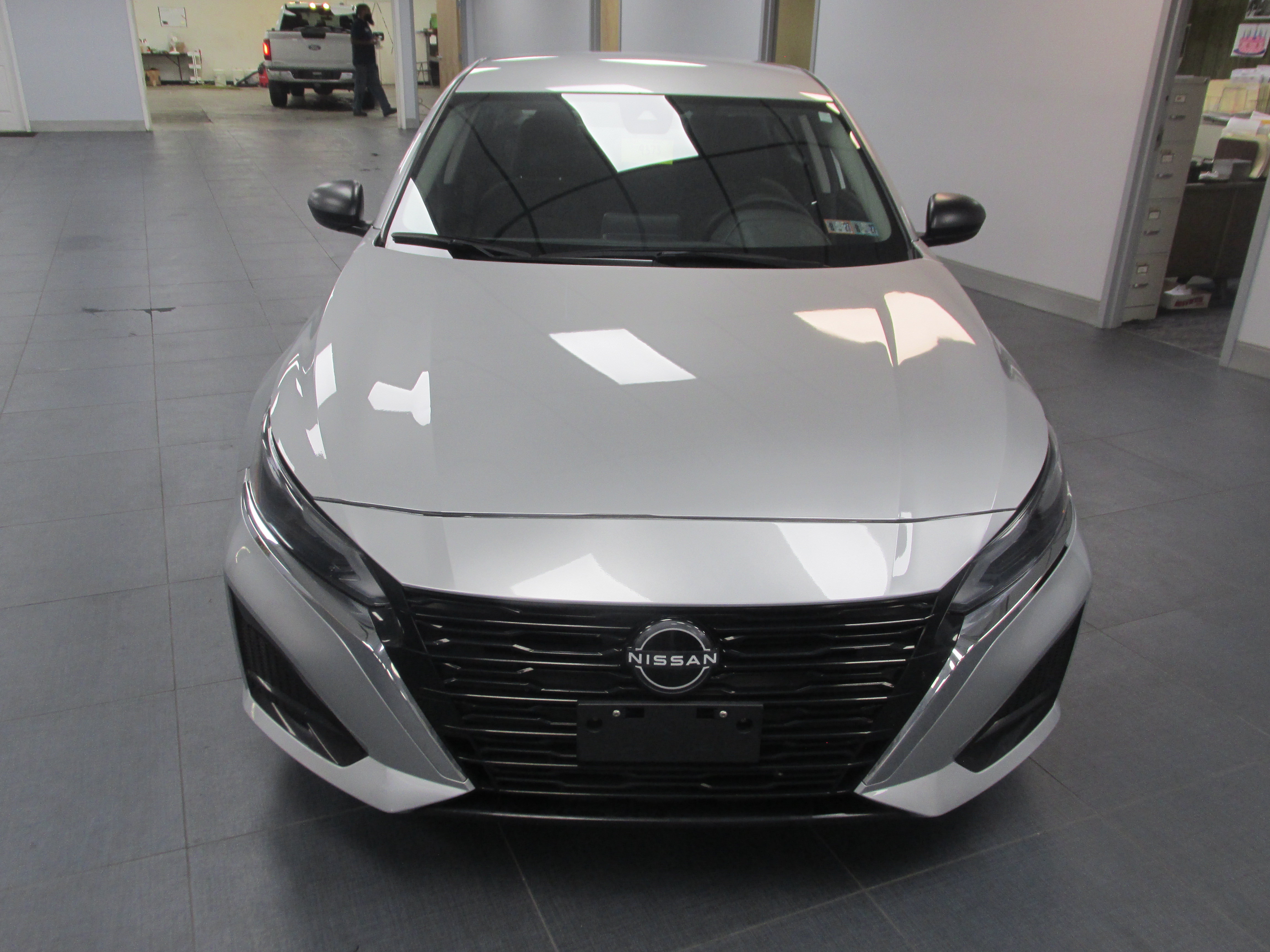 Used 2024 Nissan Altima 2.5 SV FWD image 2