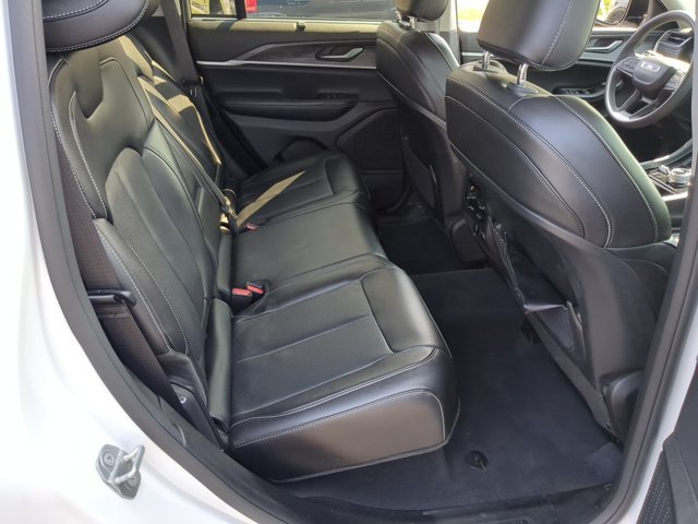 Used 2023 Jeep Grand Cherokee Limited w/ Luxury Tech Group II AWD/4WD image 35