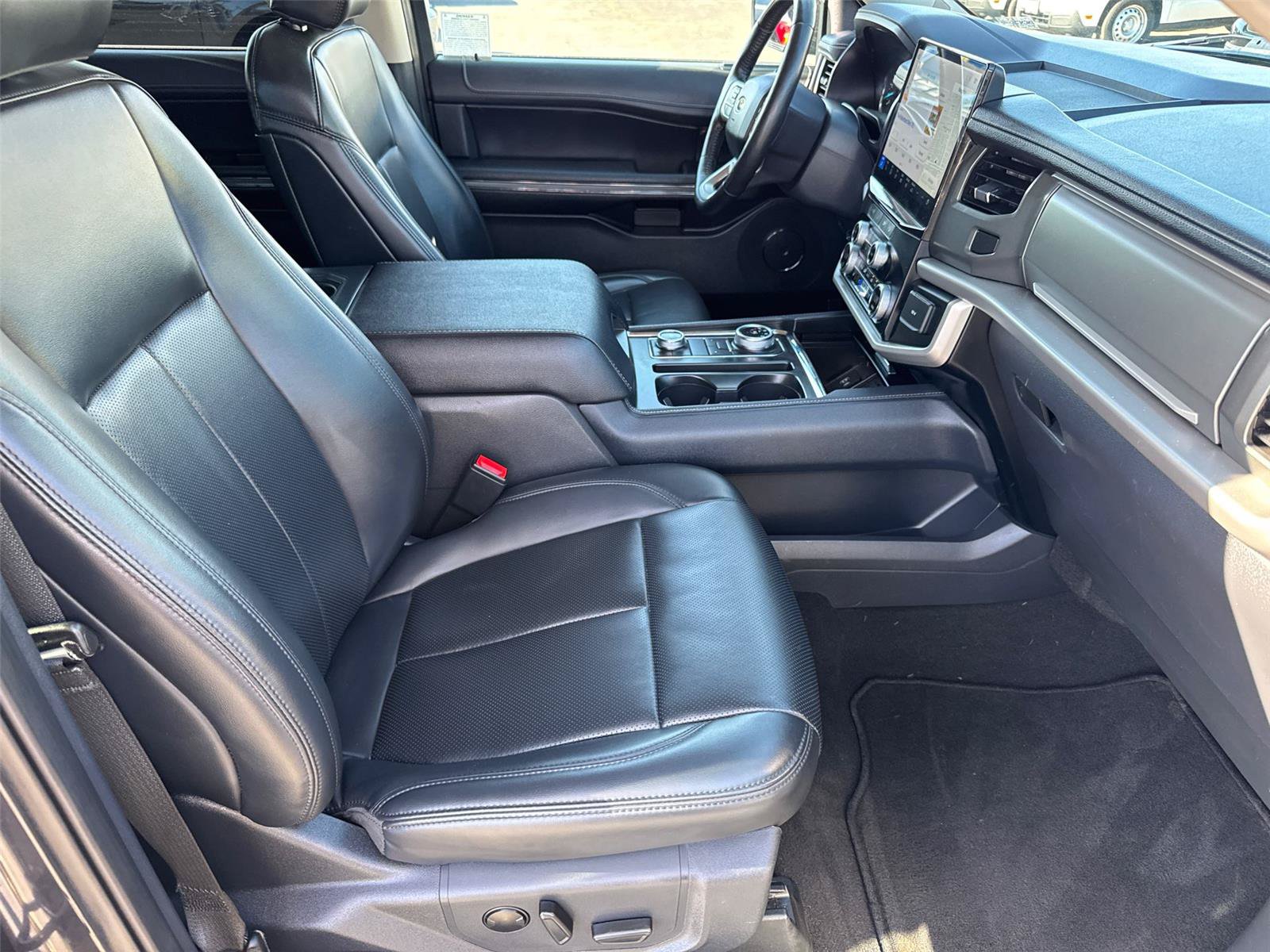 Certified 2024 Ford Expedition XLT AWD/4WD image 17