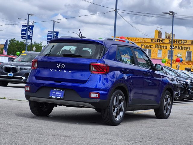 Used 2025 Hyundai Venue SEL FWD image 4