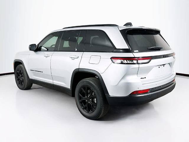 Used 2025 Jeep Grand Cherokee Altitude AWD/4WD image 4