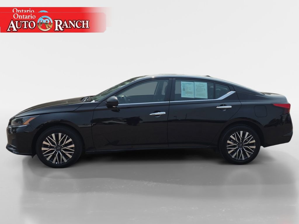 Used 2025 Nissan Altima 2.5 SV AWD/4WD image 2