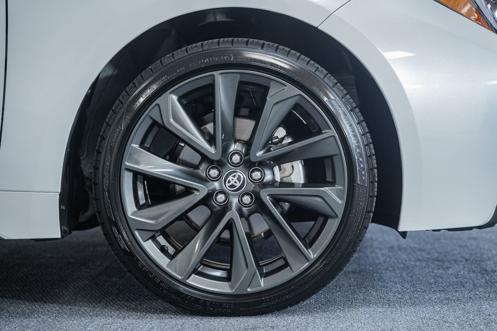 Used 2025 Toyota Corolla SE w/ SE Premium Package FWD image 18