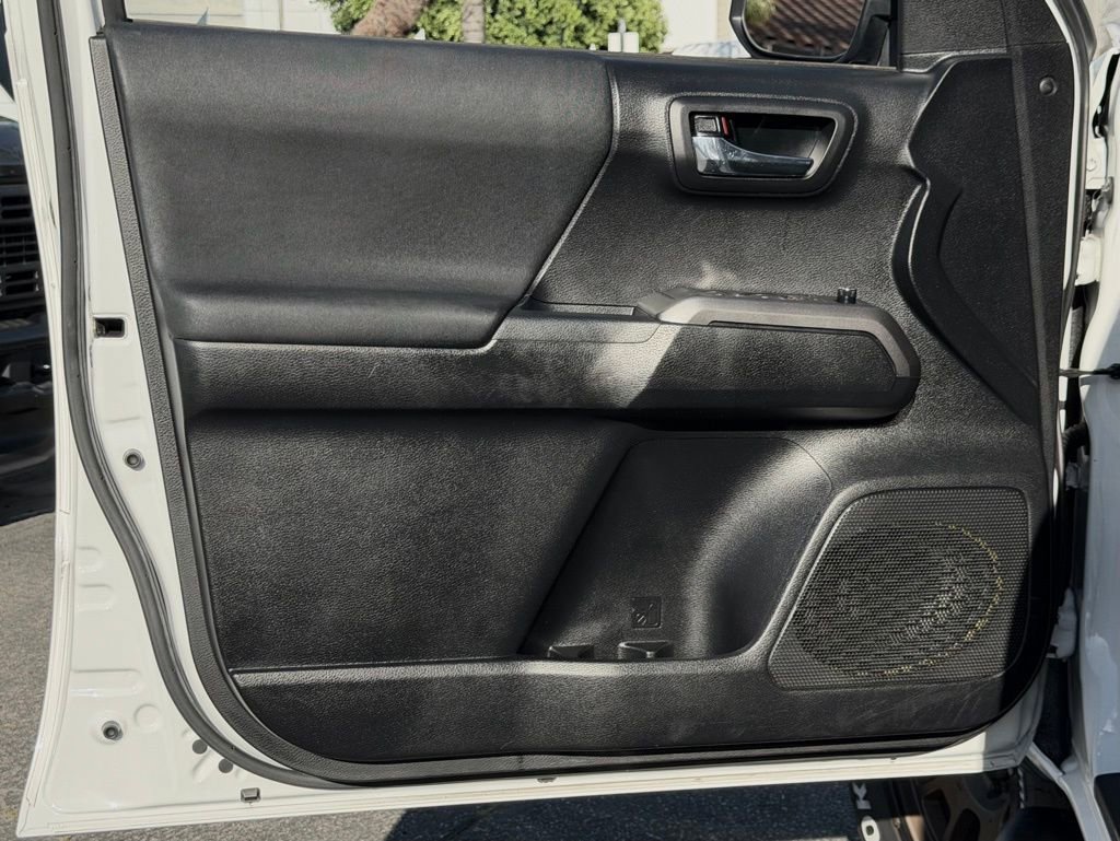 Used 2017 Toyota Tacoma TRD Off-Road w/ Tow Package image 15