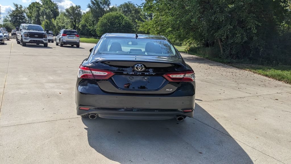 Used 2018 Toyota Camry XLE FWD image 4