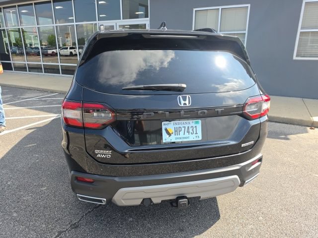 Used 2023 Honda Pilot Touring image 4