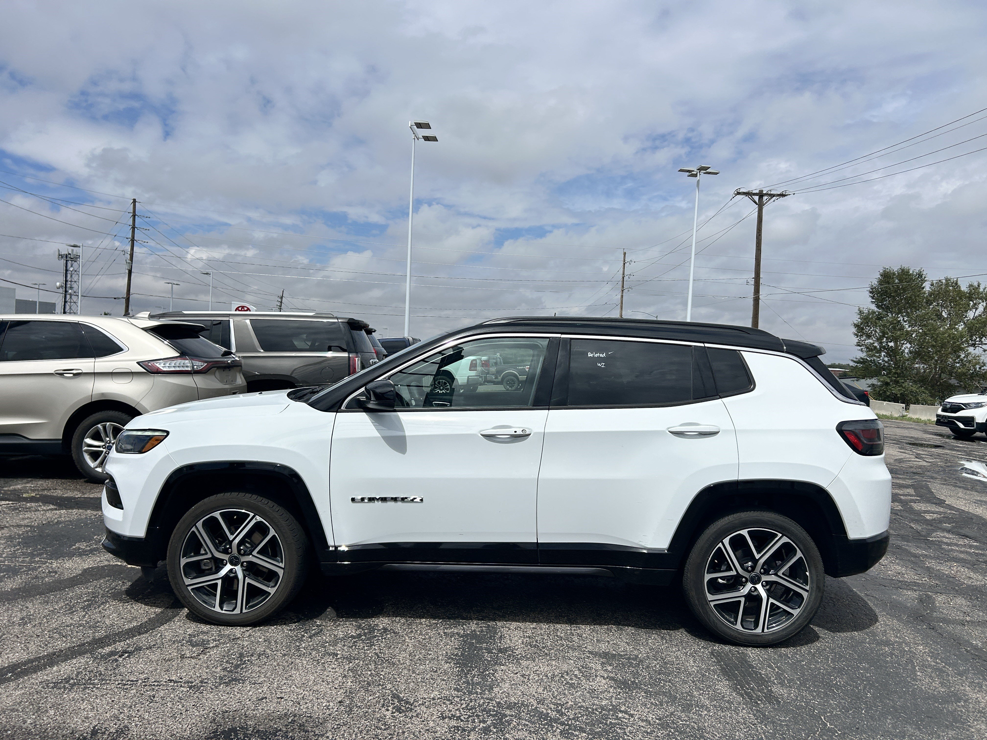 Used 2025 Jeep Compass Limited w/ Elite Group AWD/4WD image 2