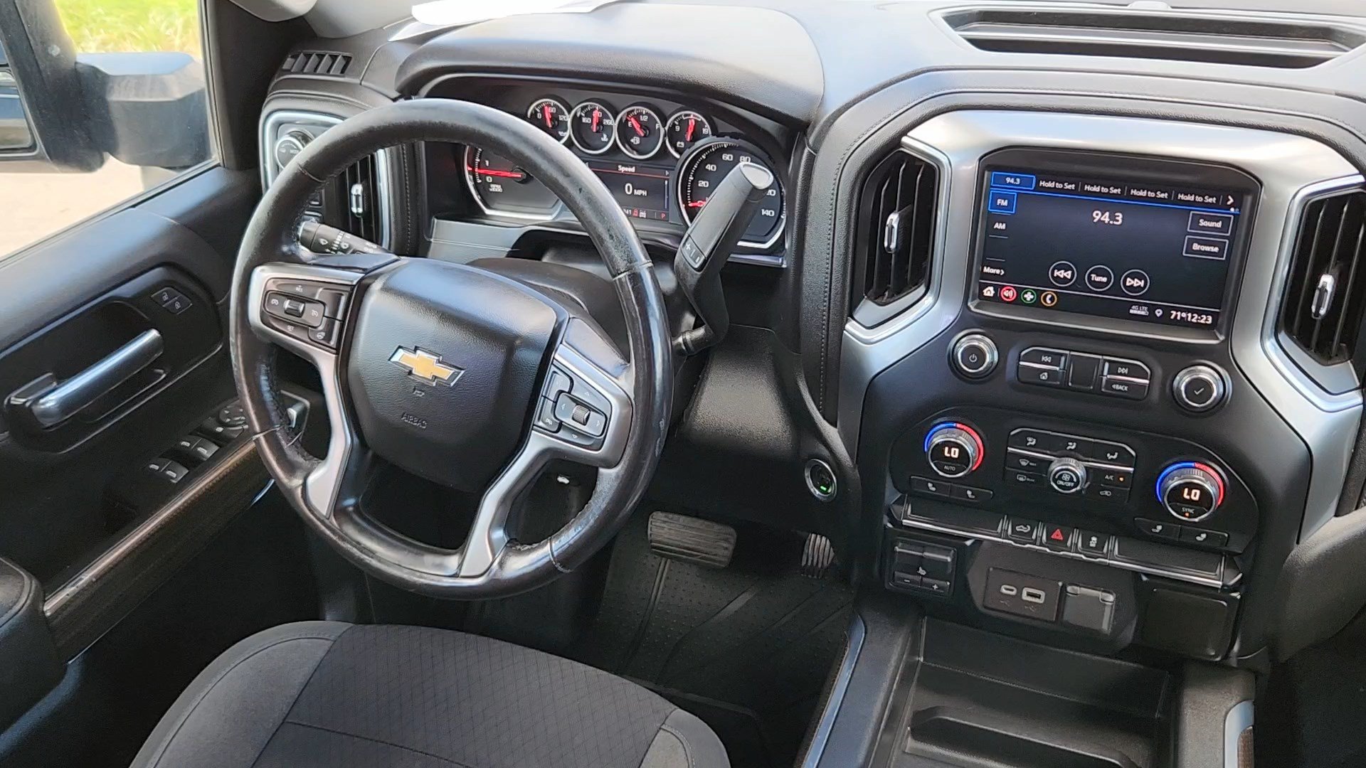 Used 2020 Chevrolet Silverado 2500 LT w/ Convenience Package AWD/4WD image 5