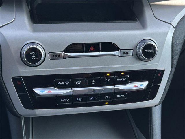 Certified 2023 Ford Explorer XLT image 12